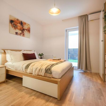 Vacation Feel - 2Br Apartment With Terrace & Private Parking In Baneasa Bucarest Exterior foto